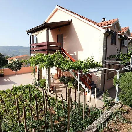 Bridgeview Apartment *