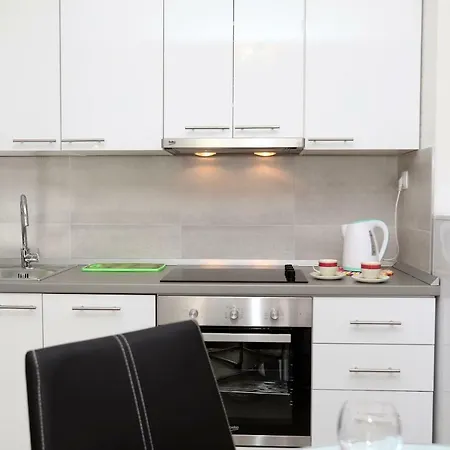 Bridgeview Apartman *