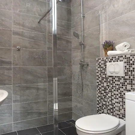 Bridgeview Apartman *